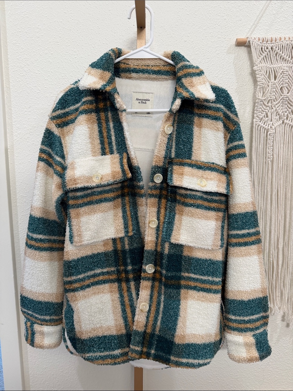 Abercrombie & Firch Plaid Shacket Jacket in Green and Cream - Picture 2 of 6